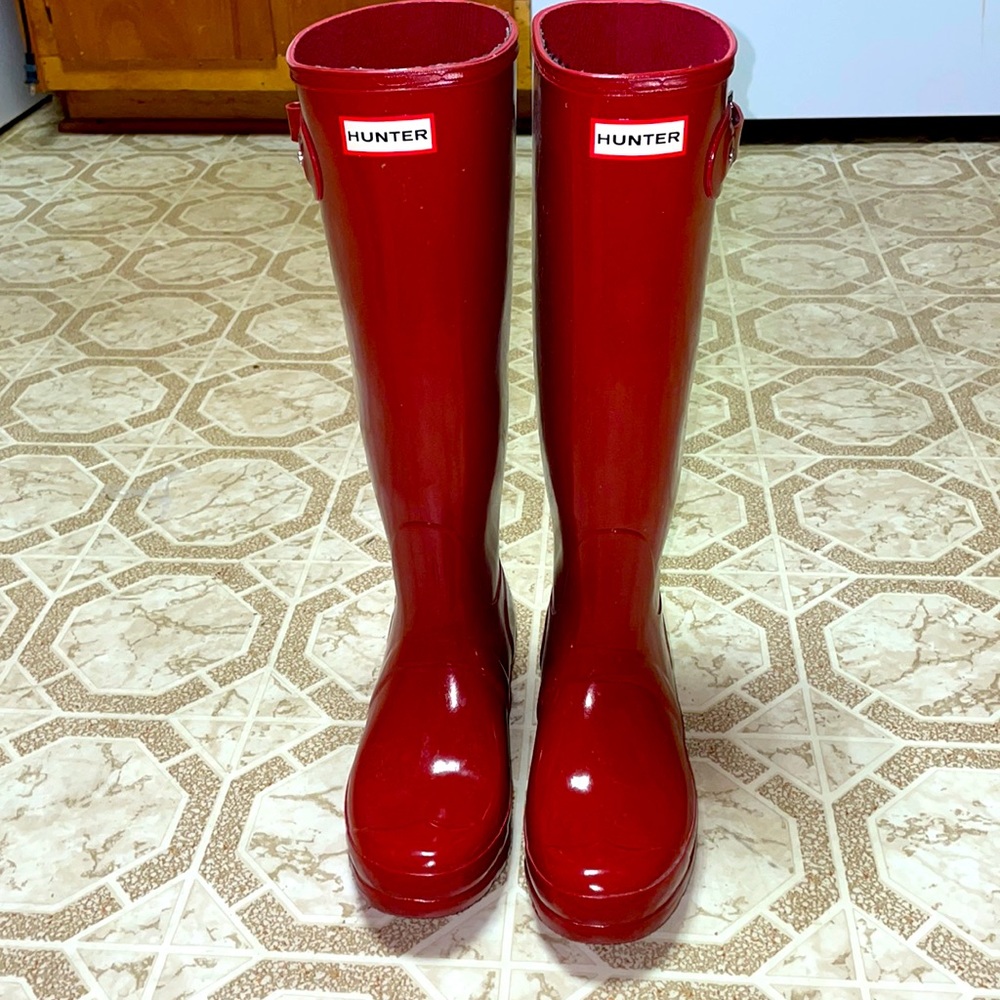 Hunter rain boots size 8. EUC